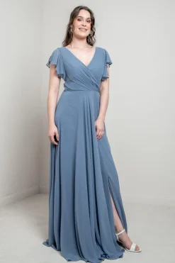 Abendkleid in Dusty Blue mit Flügelärmeln | Glam & Grace