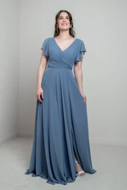 Abendkleid in Dusty Blue mit Flügelärmeln | Glam & Grace