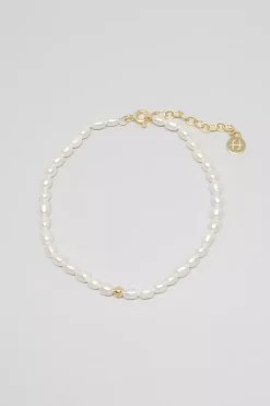 Armband mit kleinen Süßwasserperlen und Detail-Perle