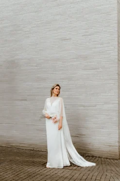 Braut Cape aus Softtüll mit Schleppe – Niamh noni