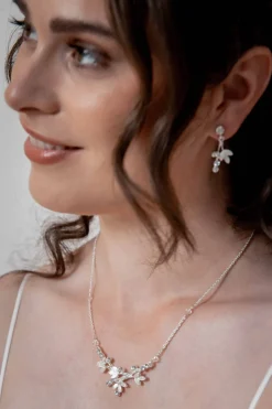 Braut Halskette mit Blätter- und Strass-Details