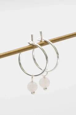 Kleine Creolen mit Anhängern aus Halbedelstein oder Perlen – Gemstone Hoops