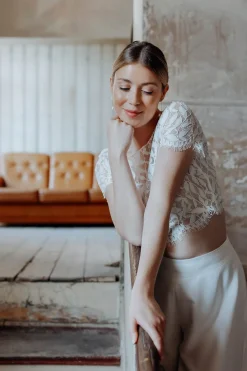 Kurzarm-Braut Top mit Blättermuster – Elva noni