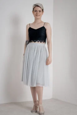 Kurzes Boho Top mit Bogenkante – Calista Cropped Black noni