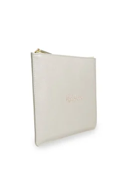 Vegane Clutch mit goldenem Schriftzug 